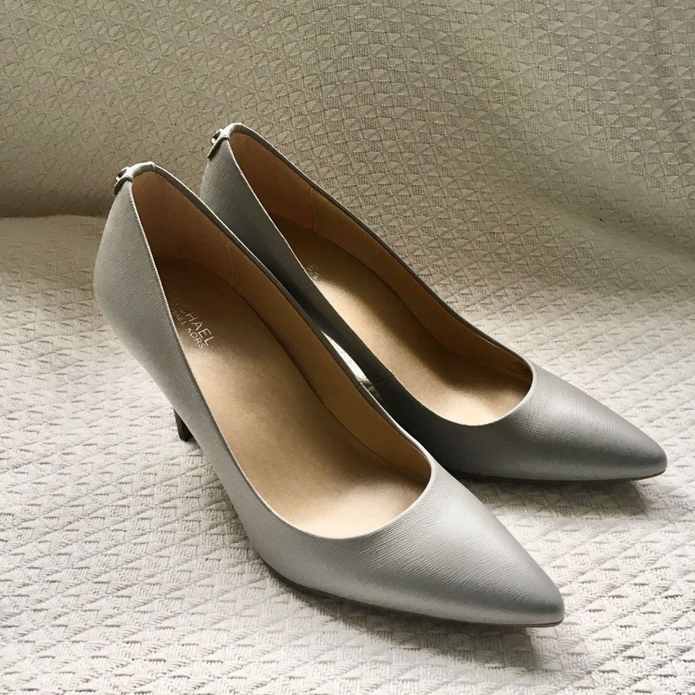 Michael Kors grey leather pump size 7.5